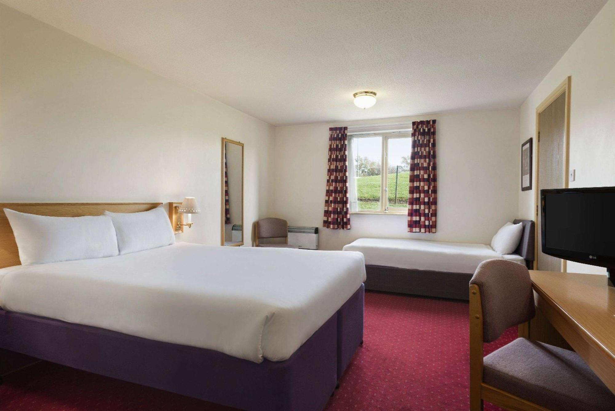 Days Inn Tewkesbury Strensham Exterior photo